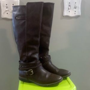 Women’s size 8 tall brown boots